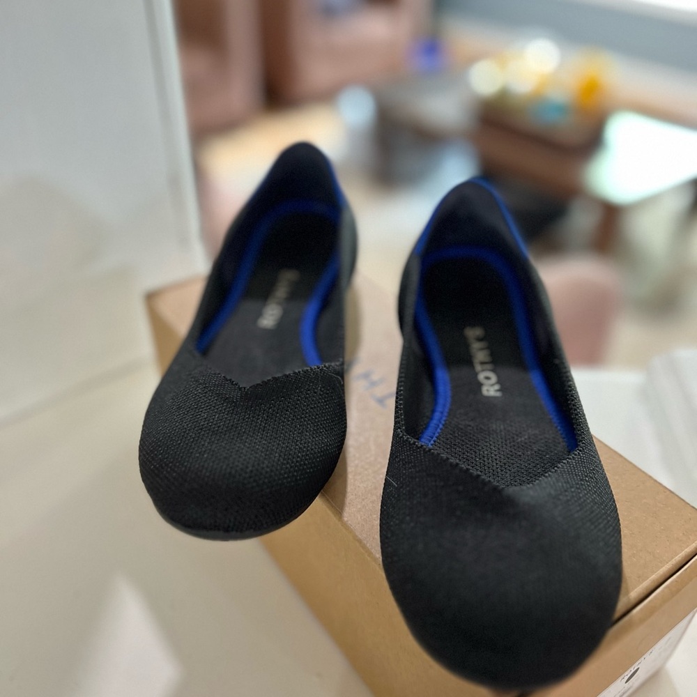 Black Minimalist Flats with Cushioned Sole